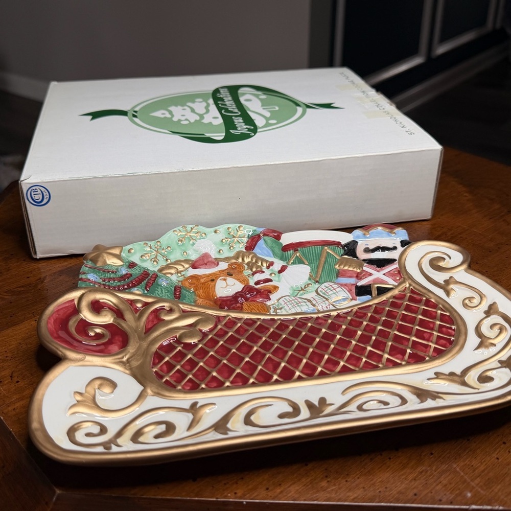 Avon Ceramic Christmas Sleigh Centerpiece Multicolor Seasonal Décor F126821